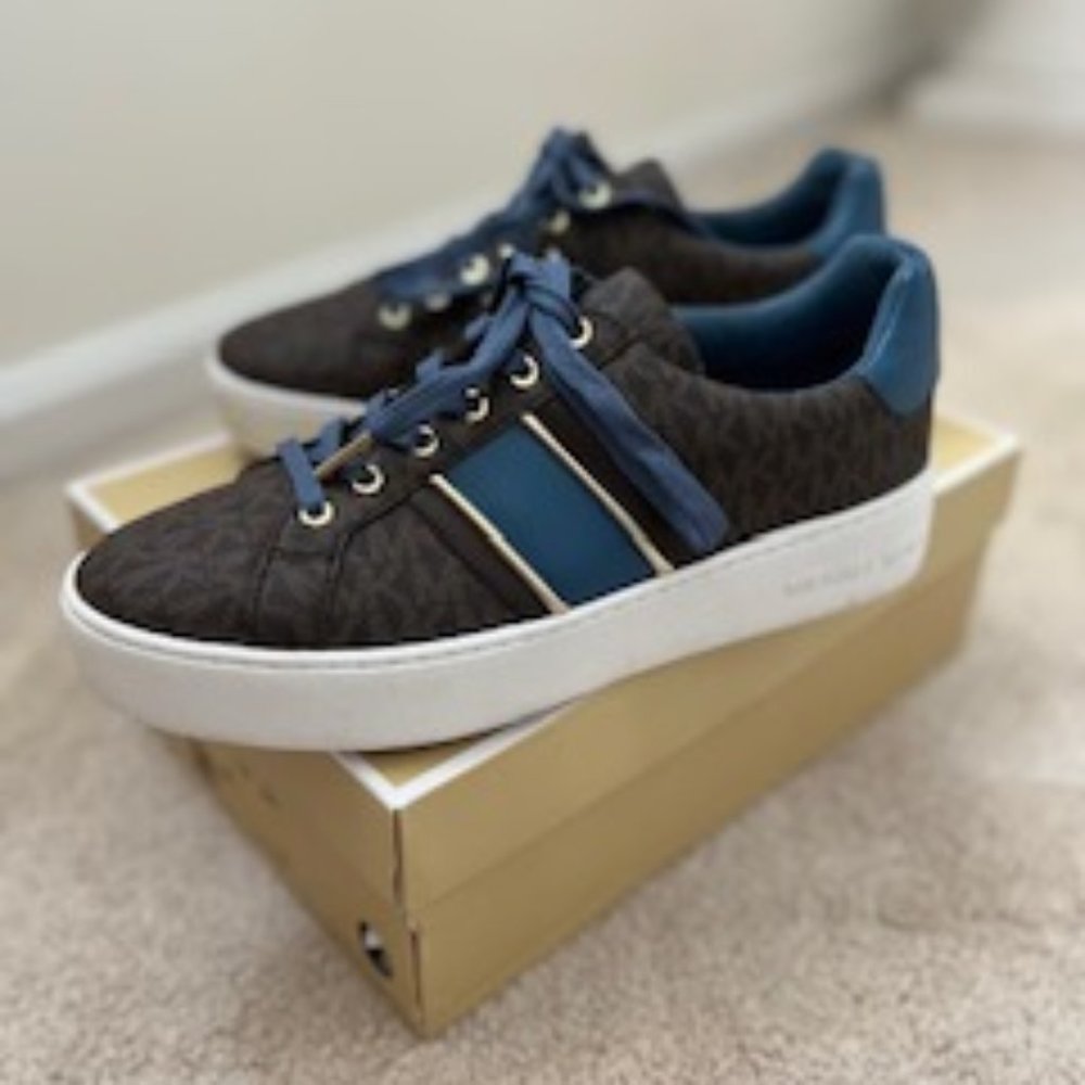 Michael KORS POPPY LACE UP SHOES IN CHAMBRAY (BLUE) SIZE 9